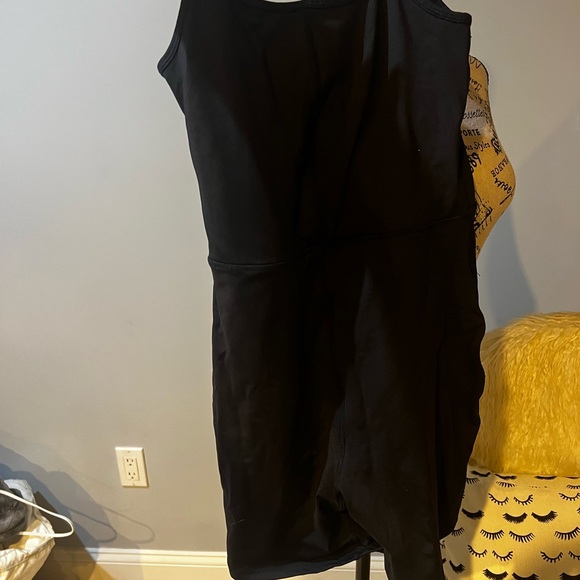 Miami Elegant Black Garment - Picture 2 of 4